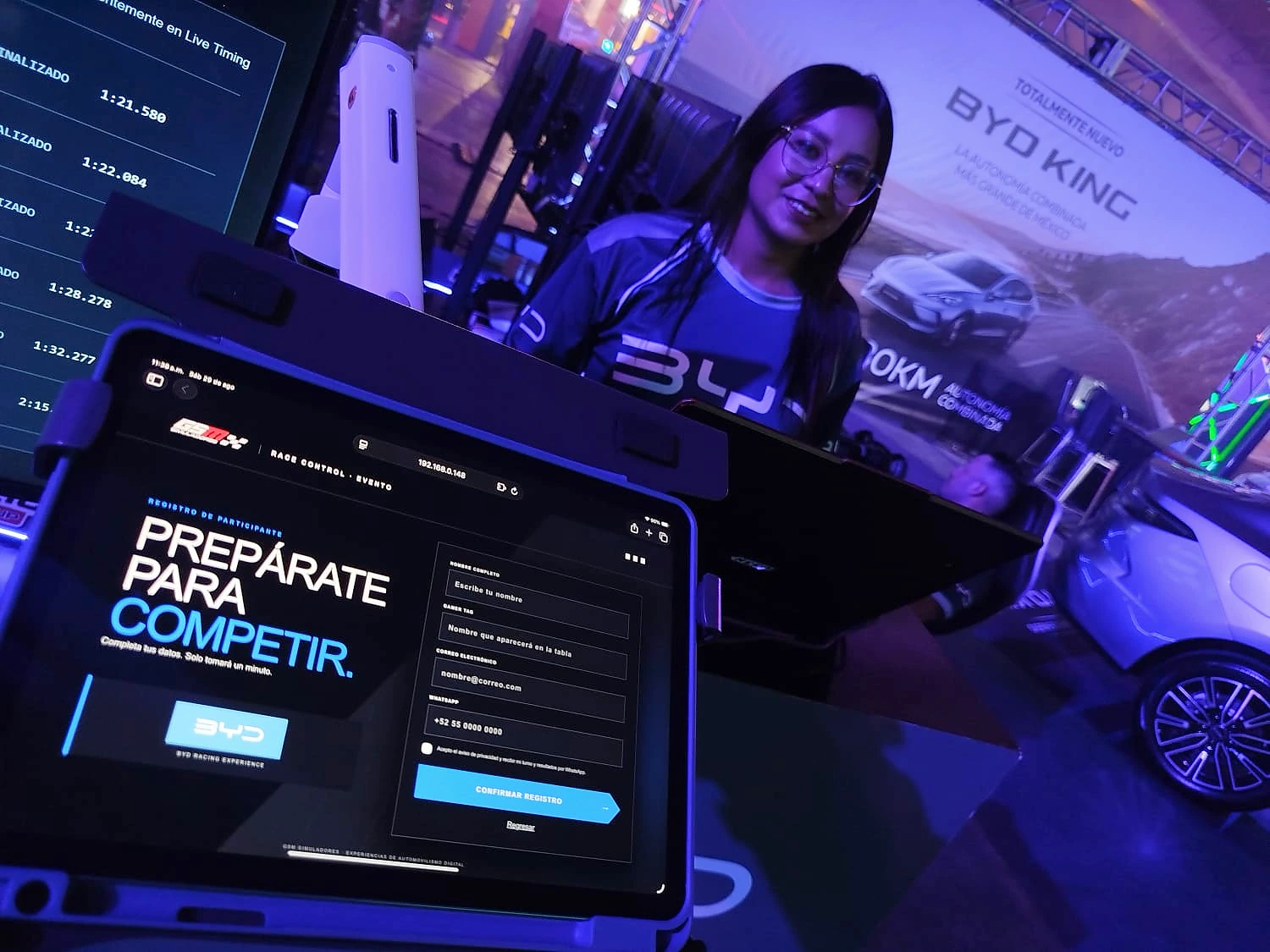 Kiosco de registro GSM Race Control personalizado para BYD durante un evento
